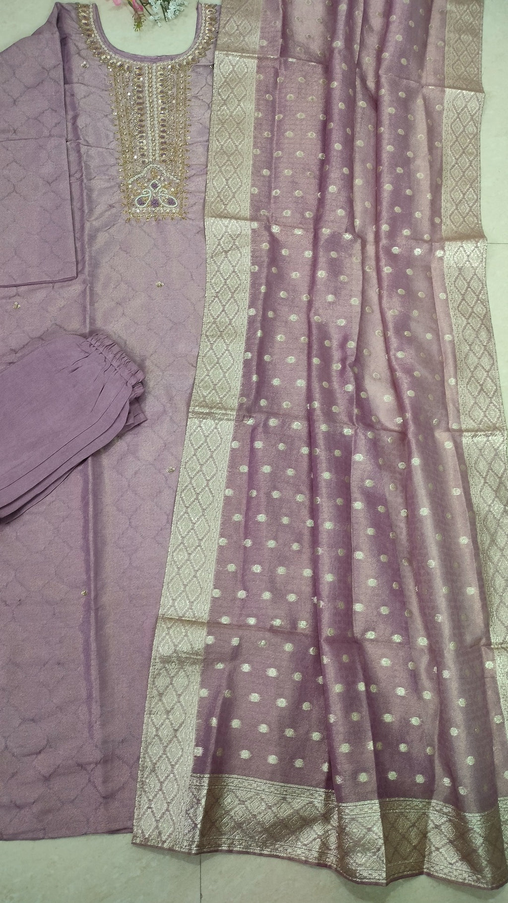 Onion pink/Mauve jaquard tissue straight fit 3-piece suit set