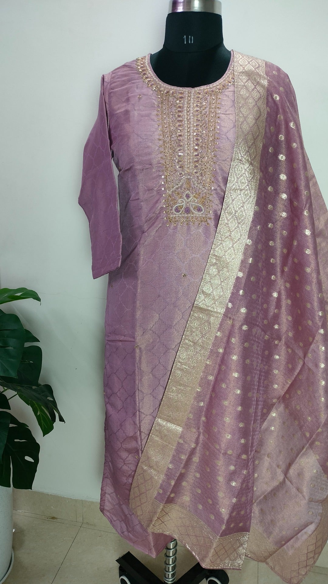 Onion pink/Mauve jaquard tissue straight fit 3-piece suit set